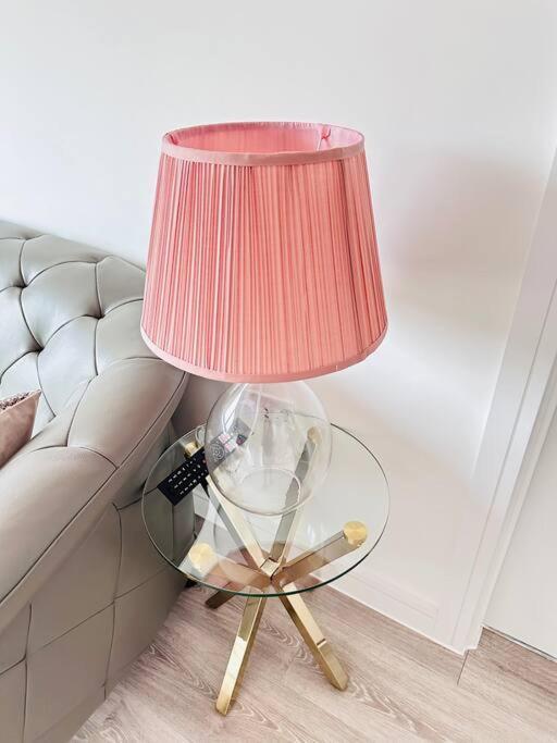 Central Derby Urban 2 Bedroom Flat - An Oasis Of Elegance! Free Parking And Wifi Suitable For Families And Professionals Buitenkant foto