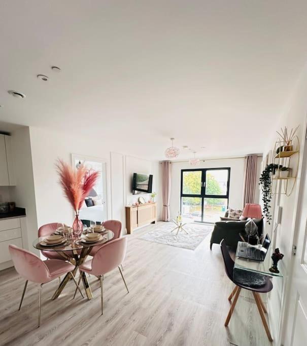 Central Derby Urban 2 Bedroom Flat - An Oasis Of Elegance! Free Parking And Wifi Suitable For Families And Professionals Buitenkant foto